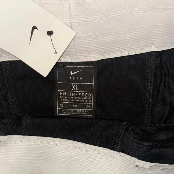NIKE MENS PRO VAPOR FOOTBALL SHORTS SIZE XL in CASUAL BLACK/WHITE - Picture 5 of 8
